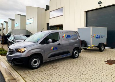 Autoreclame Autobelettering Bestelwagen Aanhangwagen Belettering Opel Combo LDA