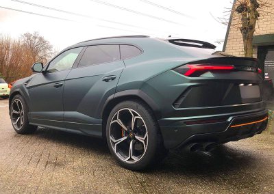 Carwrapping Color Change Lamborghini Urus F4